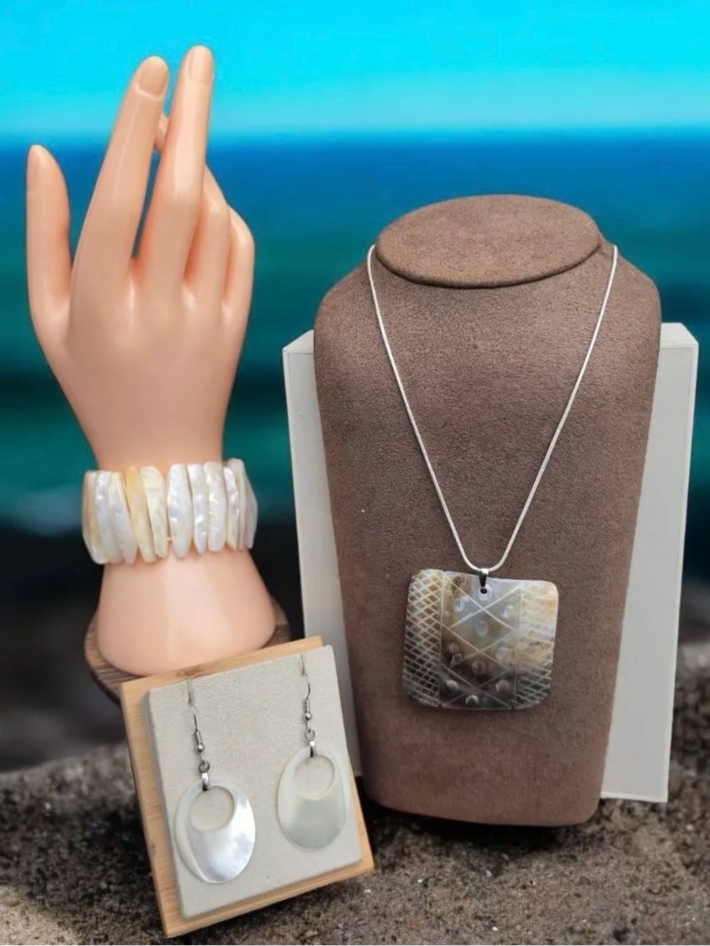 Handmade Natural Shell Jewelry Set – Cream Bracelet, Necklace & Earrings